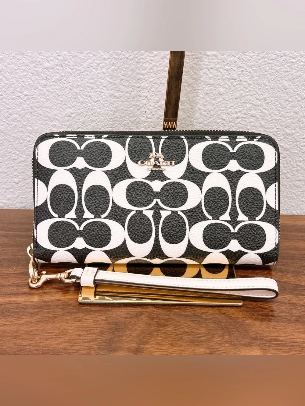 Coach long zip Black & White Signature Zip Wristlet wallet cp409